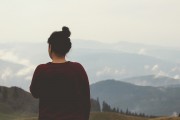 夢(mèng)到已死的人還活著，一場(chǎng)靈魂的對(duì)話與思考，夢(mèng)中的靈魂對(duì)話，與已逝之人的思考與啟示