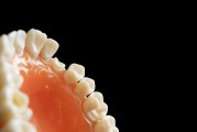 夢(mèng)中的魚(yú)牙，深邃的象征與心理暗示