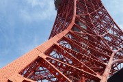 自由度高、畫面精美的免費游戲模仿大受歡迎，最刺激、畫面逼真的5V5在線戰(zhàn)斗游戲，眾玩家熱捧的完全免費游戲