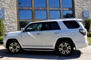 側(cè)方停車的操作技巧有哪些？這些技巧如何提高停車準(zhǔn)確性？