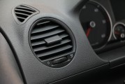 車輛后視鏡如何調(diào)整以獲得最佳視野？調(diào)整后視鏡對駕駛安全有何重要性？