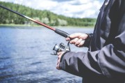 免費釣魚游戲，享受自然樂趣的完美選擇，寧靜水域，免費釣魚游戲，讓你親近大自然的最好方式