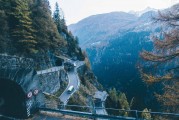 夢中的山路行，夢行山路，追尋心靈之旅