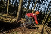 冒險挑戰，刺激無限——登山賽車游戲的免費版，登頂競技！盡享刺激冒險——全新登山賽車游戲