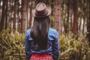 女人夢到頭發(fā)掉了好多，解析夢境與心理暗示，女人夢到頭發(fā)大量掉落的心理暗示與解析