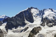 夢(mèng)到白雪滿(mǎn)地的寓意與解讀，夢(mèng)到白雪滿(mǎn)地的寓意與解讀