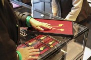 老鋪黃金又漲價了！這次是耳釘?shù)鹊蛢r產(chǎn)品，2個月前剛漲過