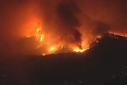 上萬座建筑被燒，經(jīng)濟(jì)損失超萬億！美國加州山火持續(xù)肆虐，拜登發(fā)聲，小特朗普炮轟