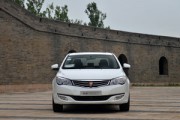 如何評價榮威款車？該車在性能和配置上表現如何？