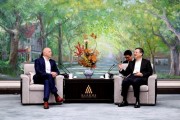 陳吉寧會見丹麥得斯威集團首席執行官延斯·倫德