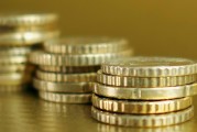 如何理解黃金與股票市場的關系？這種關系對資產配置有何影響？