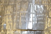 國際金價再創新高，水貝市場576元/克價格逼近前期高點！金條商家稱當前價位“不好把握是該買還是該賣”