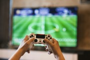 港版PS4并非沒有免費(fèi)游戲。在港版PS4上，玩家可以選擇付費(fèi)購(gòu)買游戲來獲得更多的功能和游戲資源。以下是港版PS4的一些免費(fèi)游戲供你選擇。，港版PS4用戶下載及免費(fèi)游戲下載