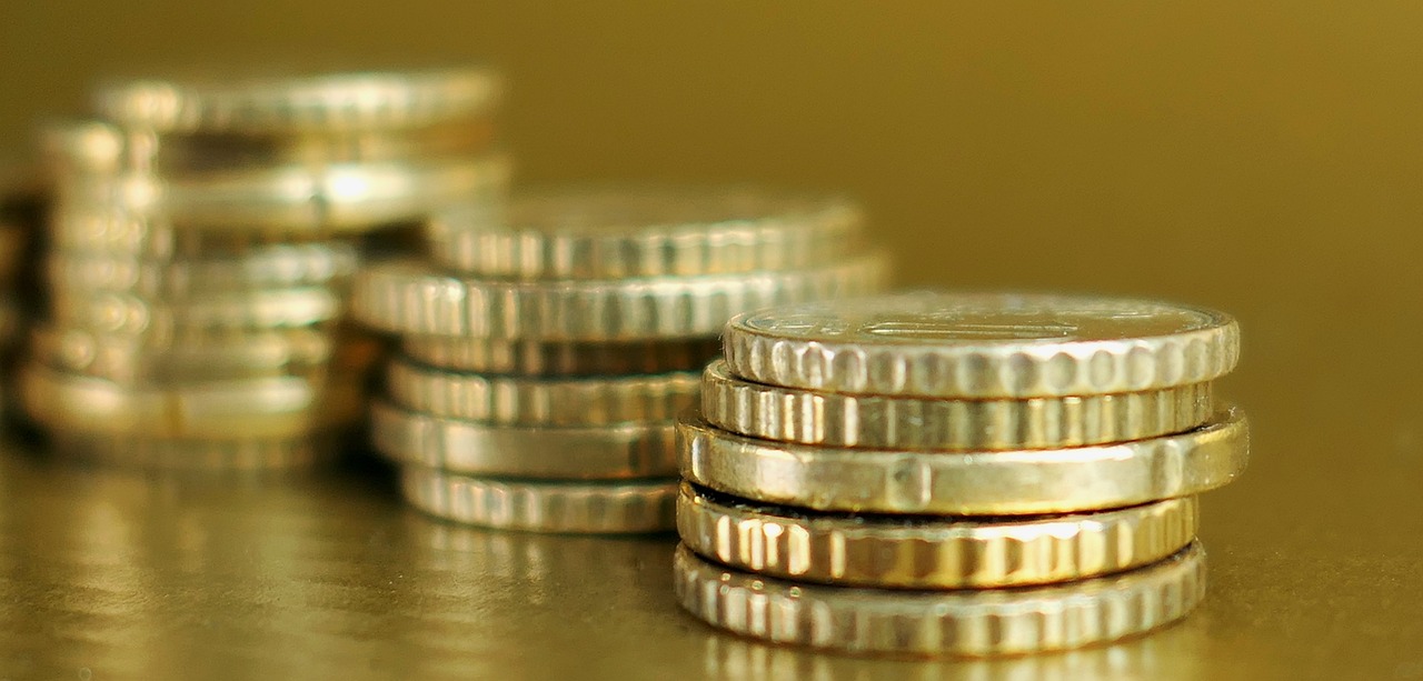 白銀期貨暫停交易的原因是什么？這種原因如何影響投資者的決策？