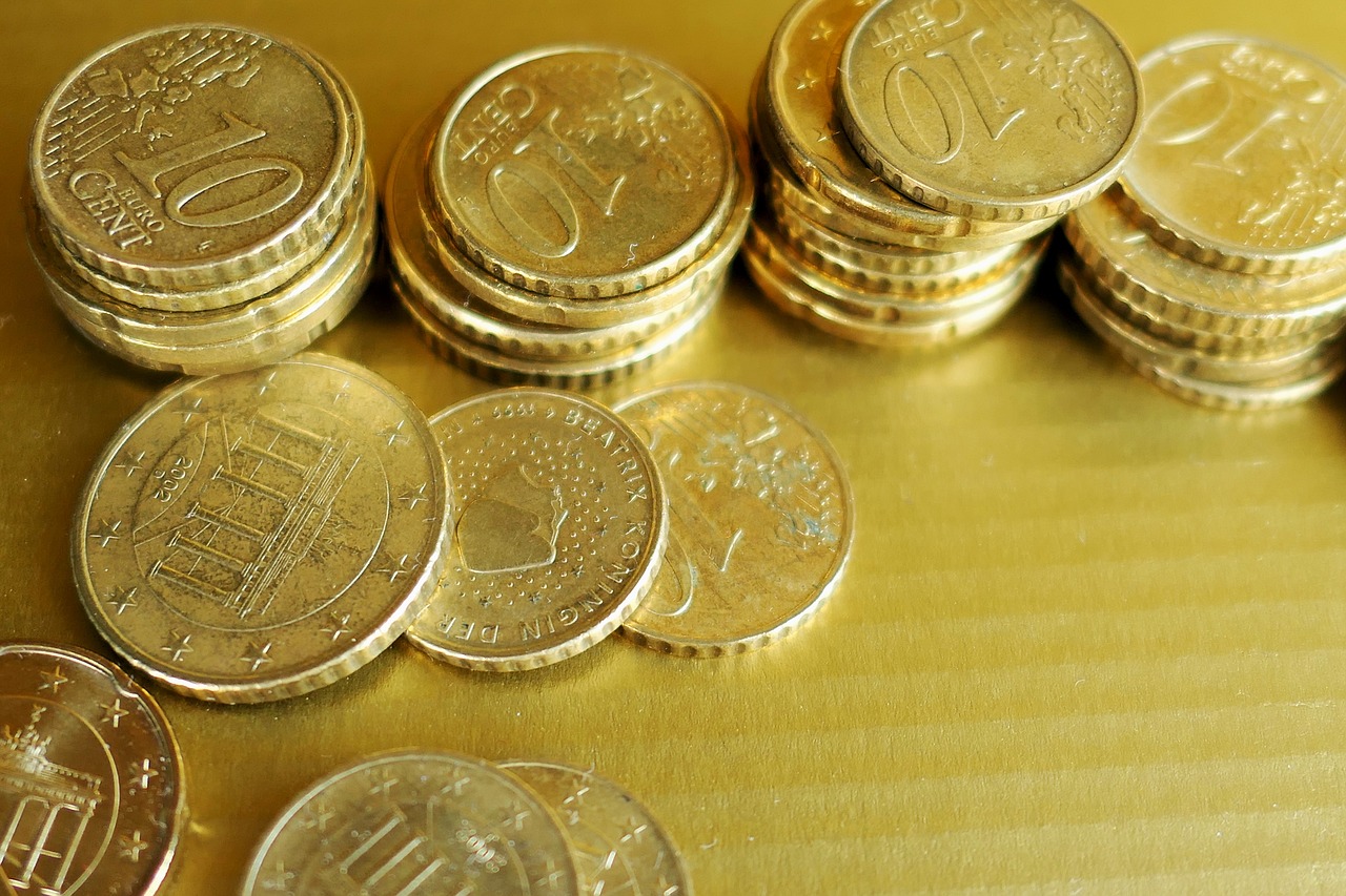 如何理解黃金市場的價格波動？這種波動對投資者有何挑戰？