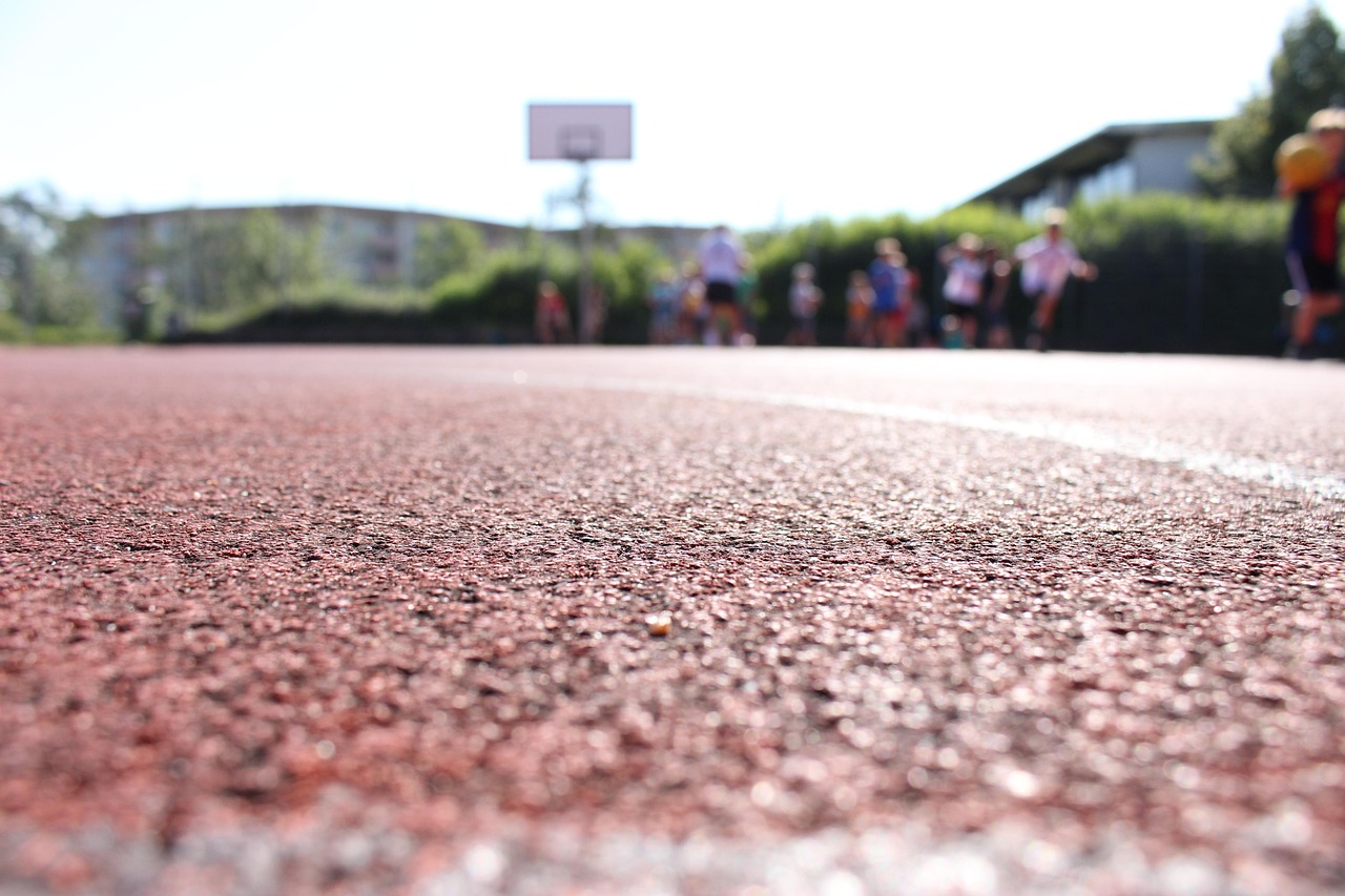 在人生的旅途中，我們常常會(huì)經(jīng)歷各種各樣的夢(mèng)境，其中有些夢(mèng)境會(huì)讓我們感到迷茫、焦慮，甚至有些夢(mèng)境會(huì)讓我們?cè)谛褋砗笕跃镁貌荒芡鼞选＝裉欤乙v述的就是這樣一個(gè)夢(mèng)—夢(mèng)到在等人