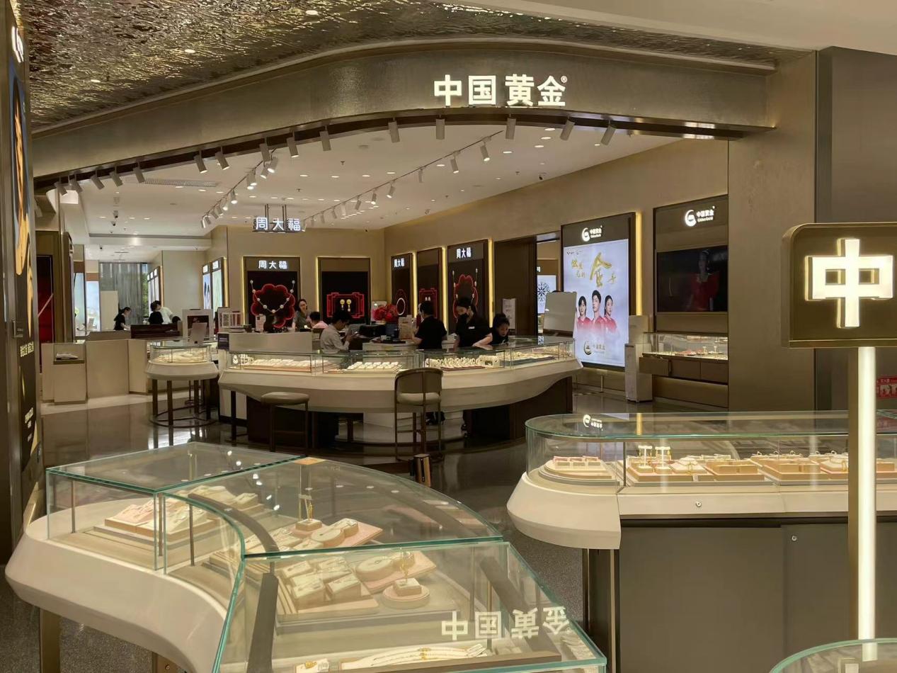 國(guó)內(nèi)飾品金價(jià)逼近800元/克！十一假期金店忙促銷，消費(fèi)者觀望情緒濃厚