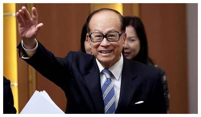 李嘉誠再開金口：未來十年，中國近50%的家庭，將面臨6大危機，早知道早準備！