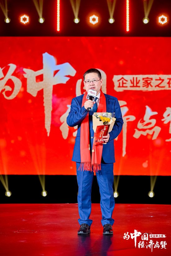 秦朔：沒(méi)有比腳更長(zhǎng)的路，也沒(méi)有比攀登者更高的山