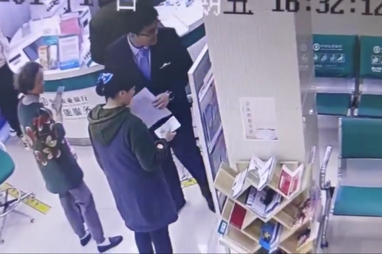 讓農行員工不下班也要等的人，究竟是……