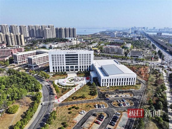 1000萬美元！知名校友穩(wěn)健醫(yī)療董事長李建全捐贈的這棟樓落成投用